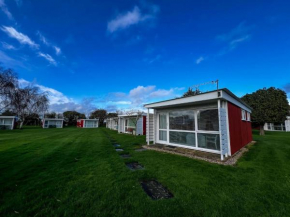 Lovely 4 Berth Chalet In The Coastal Village Of Heacham, Ref 92018Cs